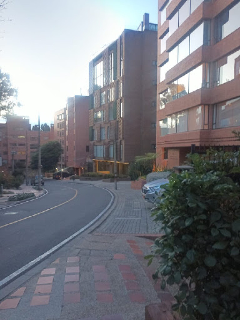 Apartamento en venta en Los Rosales, Bogotá · foto 2 de 24