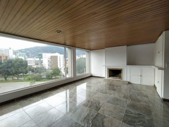 Apartamento de 3 alcobas en venta en Chico Norte, Bogotá, 167 m² · foto 4 de 24