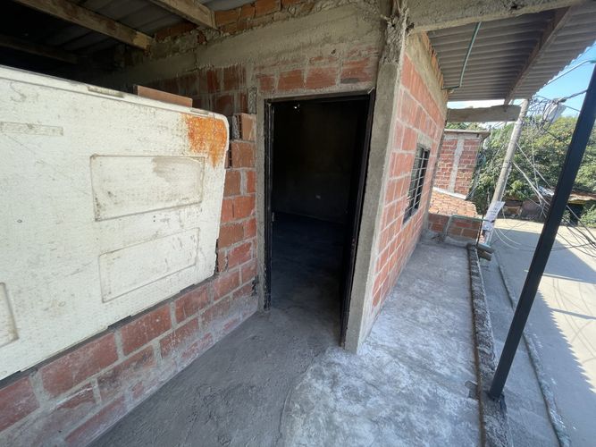 Casa de 6 alcobas en venta en Alirio Mora Beltran, Cali, 240 m² · foto 13 de 21