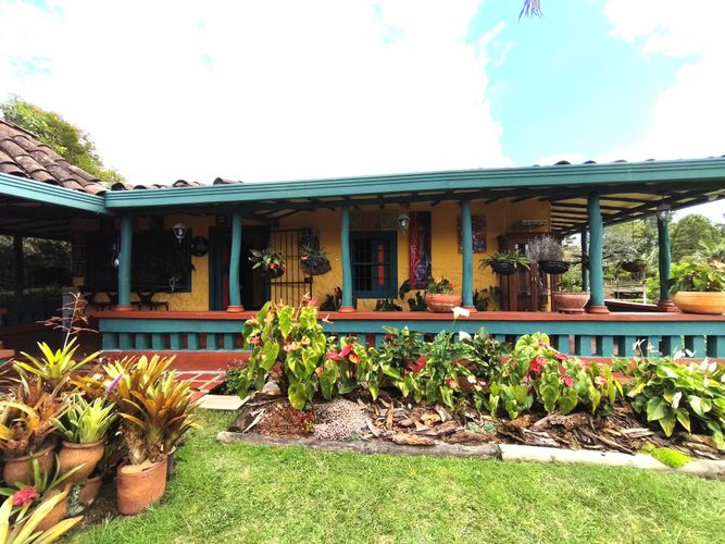 Finca en venta en Santa Elena, Medellín, 2700 m² · foto 2 de 20