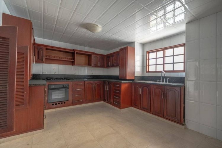 Casa de 5 alcobas en venta en Lagos Del Cacique, Bucaramanga, 390 m² · foto 7 de 8