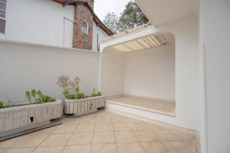 Casa de 5 alcobas en venta en Lagos Del Cacique, Bucaramanga, 390 m² · foto 8 de 8