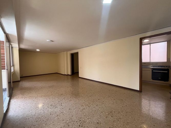 Apartamento en arriendo en El Poblado, Medellín, 120 m² · foto 2 de 14