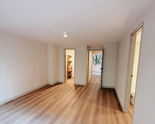 Apartamento de 4 alcobas en venta en El Castillo, Medellín, 152 m² · foto 6 de 15