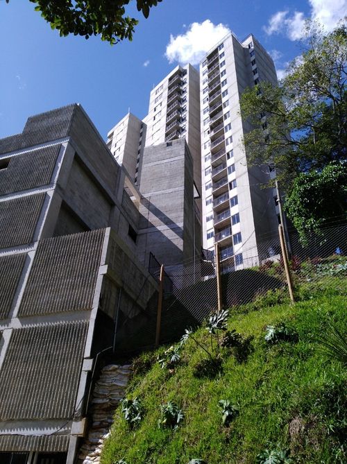 Apartamento de 2 alcobas en venta en Cristo Rey, Copacabana, 69 m² · foto 2 de 11