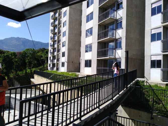 Apartamento de 2 alcobas en venta en Cristo Rey, Copacabana, 69 m² · foto 4 de 11