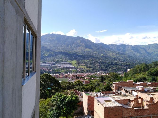 Apartamento de 2 alcobas en venta en Cristo Rey, Copacabana, 69 m² · foto 5 de 11
