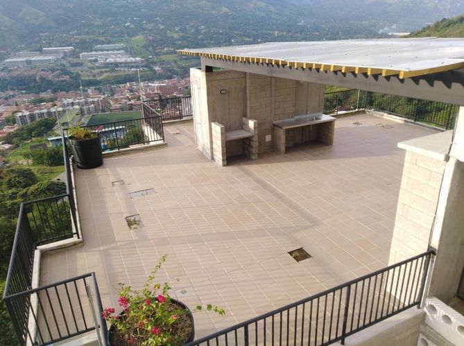 Apartamento de 2 alcobas en venta en Cristo Rey, Copacabana, 69 m² · foto 6 de 11