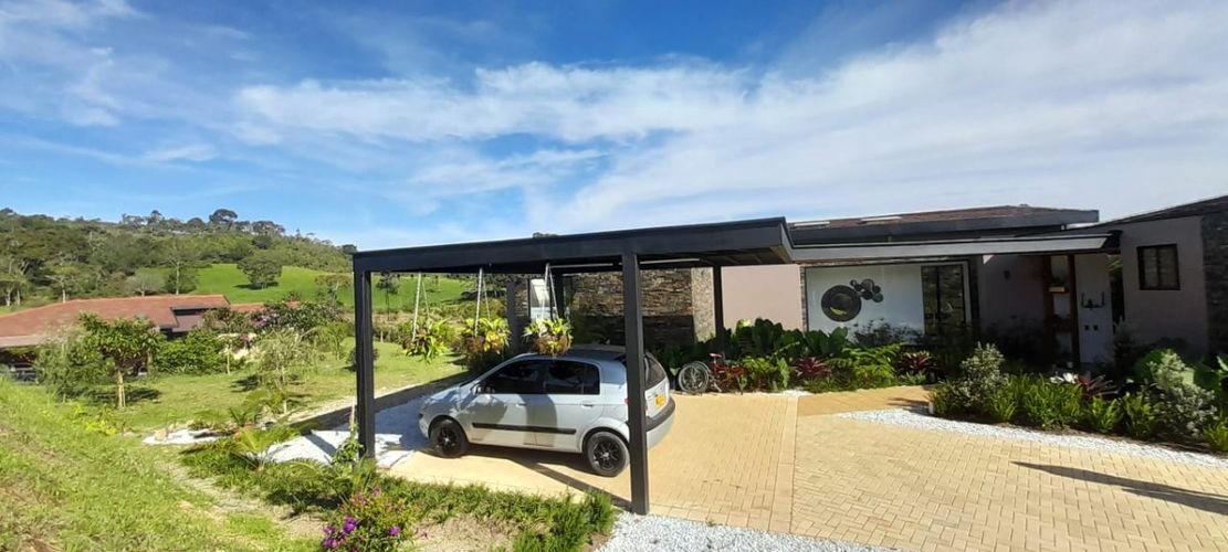 Casa de 4 alcobas en venta en El Capiro, Rionegro, 278 m² · foto 2 de 24