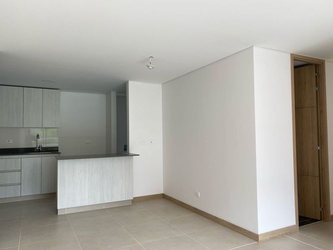 Apartamento de 3 alcobas en arriendo en Camino Verde, Envigado, 80 m² · foto 3 de 16