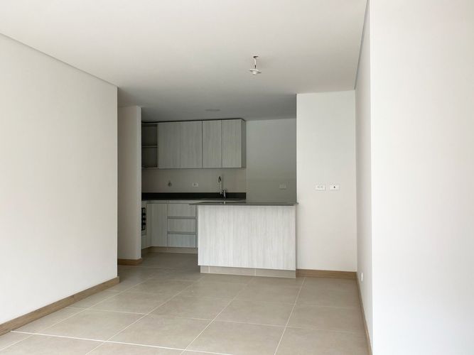 Apartamento de 3 alcobas en arriendo en Camino Verde, Envigado, 80 m² · foto 4 de 16
