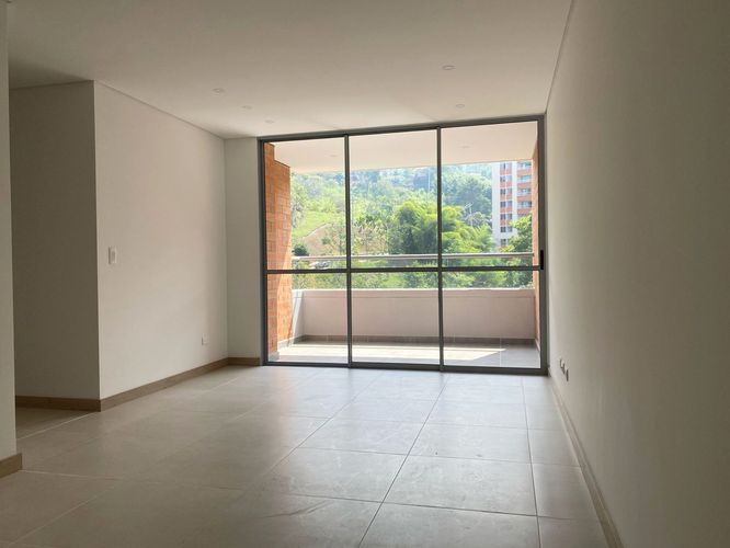 Apartamento de 3 alcobas en arriendo en Camino Verde, Envigado, 80 m² · foto 2 de 16
