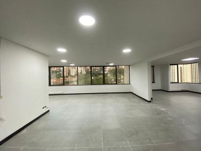 Oficina en arriendo en El Poblado, Medellín, 220 m² · foto 6 de 8