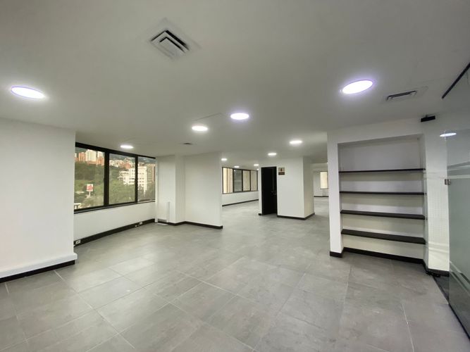 Oficina en arriendo en El Poblado, Medellín, 220 m² · foto 7 de 8