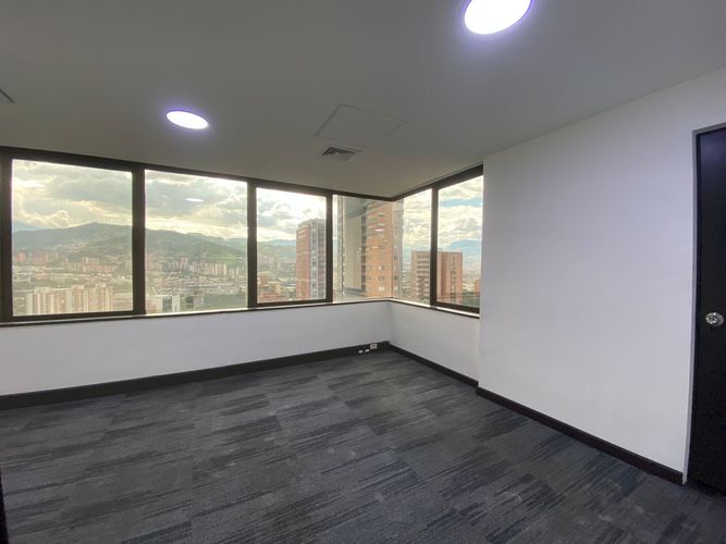 Oficina en arriendo en El Poblado, Medellín, 220 m² · foto 8 de 8