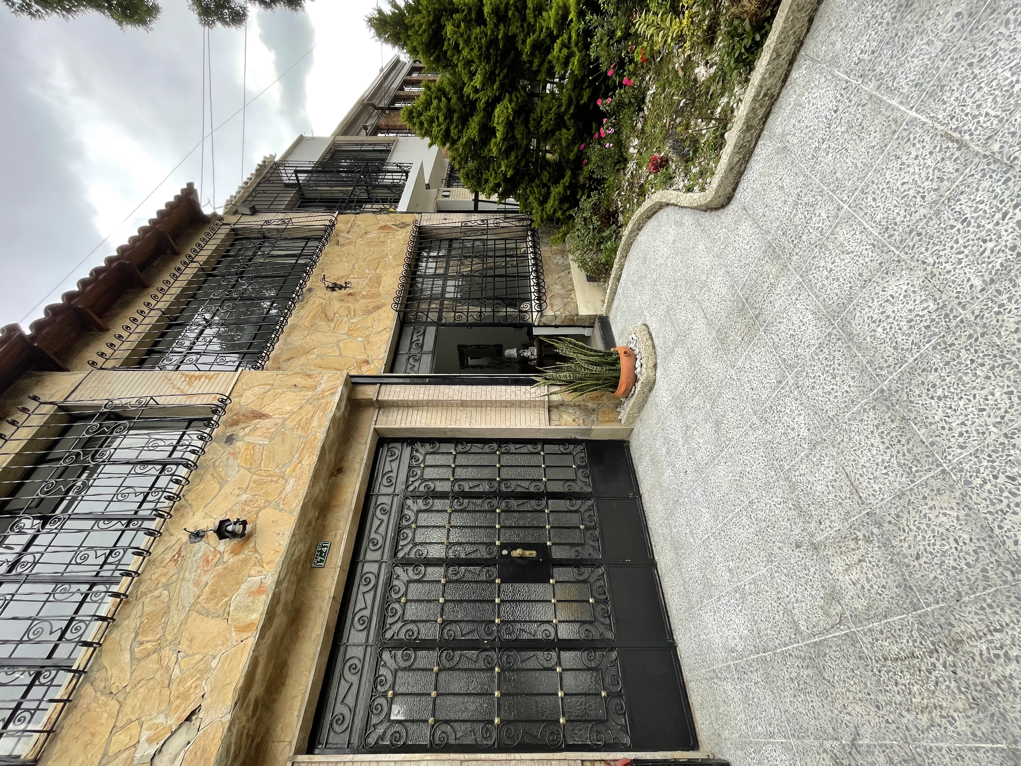 Casa en venta en San Luis, Bogotá · foto 4 de 23