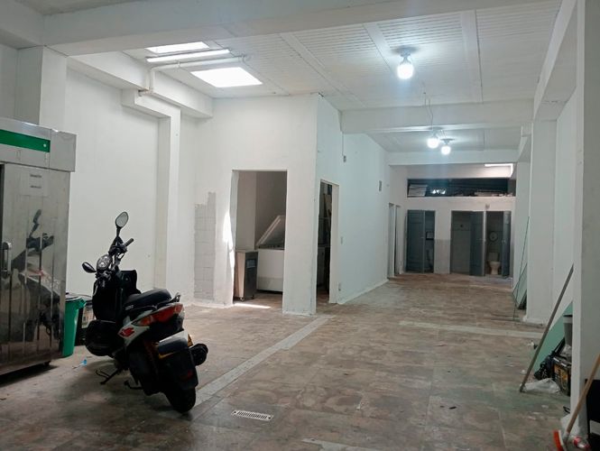 Bodega en arriendo en La Floresta, Medellín, 110 m² · foto 13 de 14