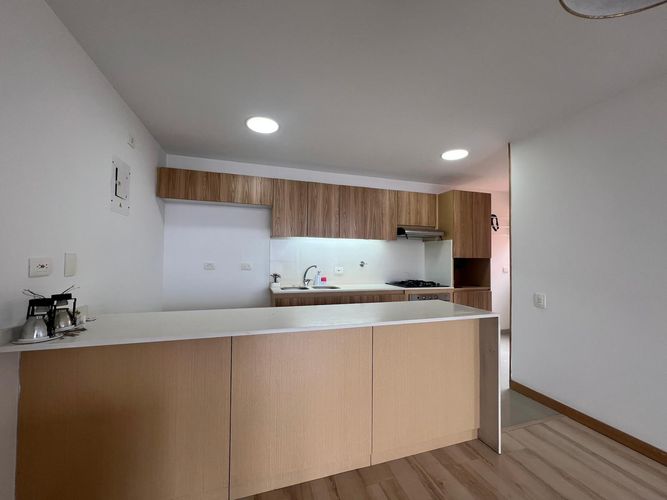 Apartamento de 2 alcobas en arriendo en Loma Benedictinos, Envigado, 97 m² · foto 4 de 19
