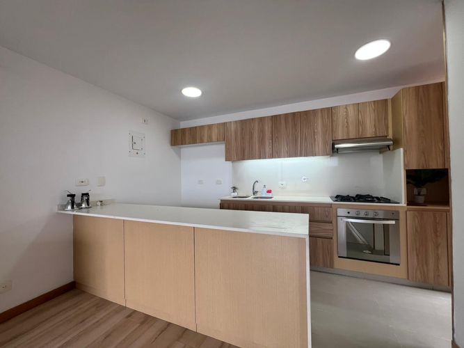 Apartamento de 2 alcobas en arriendo en Loma Benedictinos, Envigado, 97 m² · foto 5 de 19