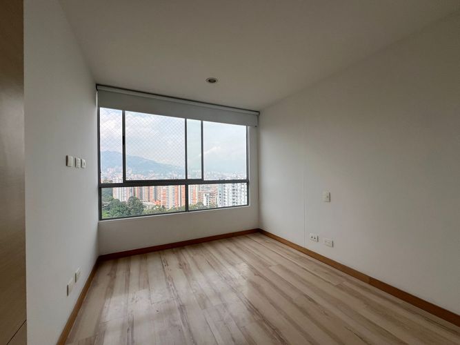 Apartamento de 2 alcobas en arriendo en Loma Benedictinos, Envigado, 97 m² · foto 7 de 19