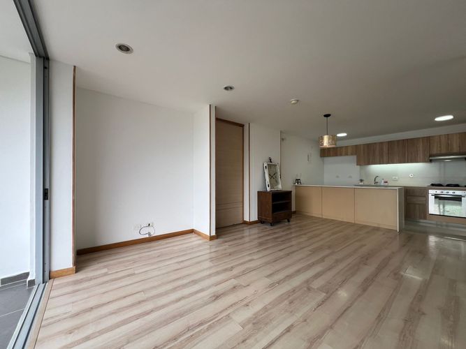 Apartamento de 2 alcobas en arriendo en Loma Benedictinos, Envigado, 97 m² · foto 3 de 19