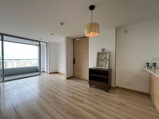 Apartamento de 2 alcobas en arriendo en Loma Benedictinos, Envigado, 97 m² · foto 2 de 19