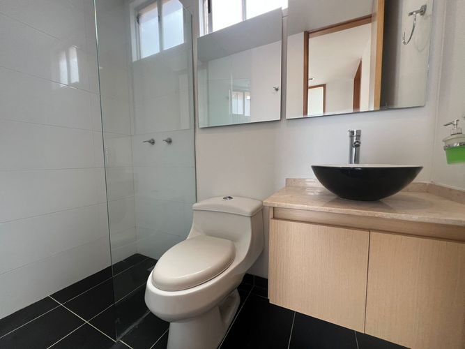 Apartamento de 2 alcobas en arriendo en Loma Benedictinos, Envigado, 97 m² · foto 18 de 19