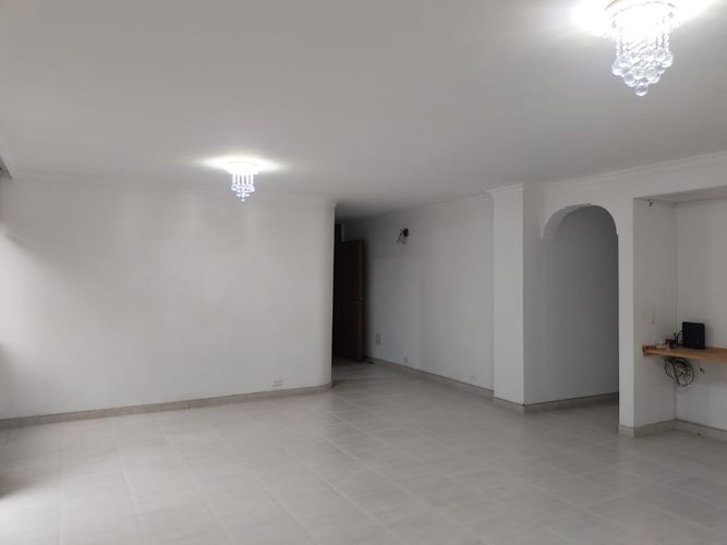 Apartamento de 3 alcobas en arriendo en El Poblado, Medellín, 127 m² · foto 3 de 20