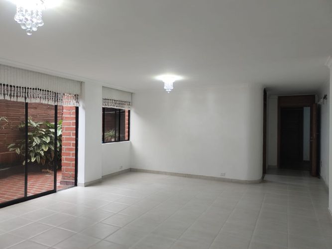Apartamento de 3 alcobas en arriendo en El Poblado, Medellín, 127 m² · foto 2 de 20