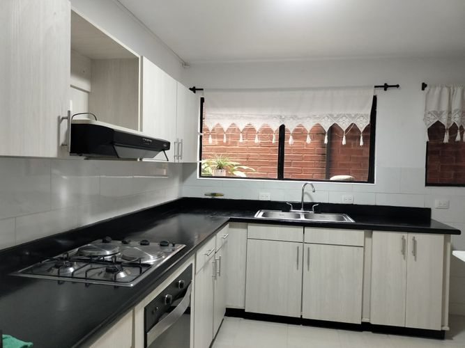 Apartamento de 3 alcobas en arriendo en El Poblado, Medellín, 127 m² · foto 5 de 20