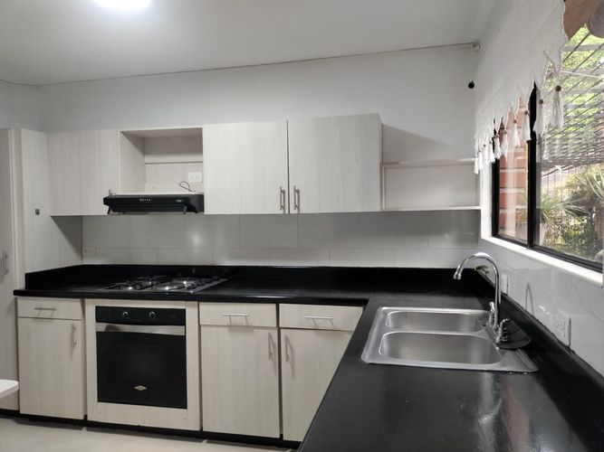 Apartamento de 3 alcobas en arriendo en El Poblado, Medellín, 127 m² · foto 7 de 20