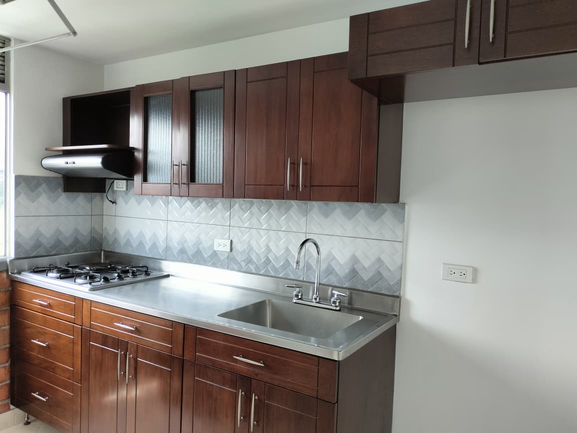 Apartamento en arriendo en El Poblado, Medellín · foto 3 de 15