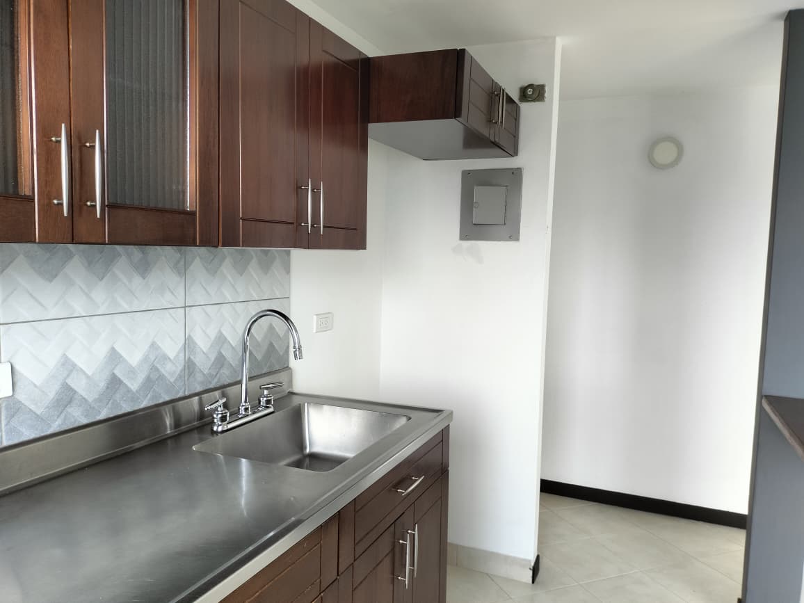 Apartamento en arriendo en El Poblado, Medellín · foto 5 de 15