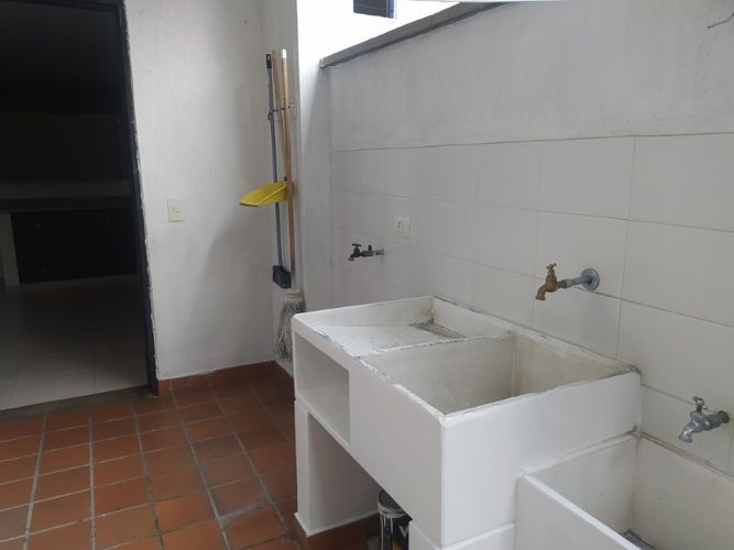 Edificio en venta en Granada, Cali, 190 m² · foto 15 de 16