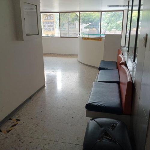 Oficina en arriendo en Tequendama, Cali, 241 m² · foto 2 de 19