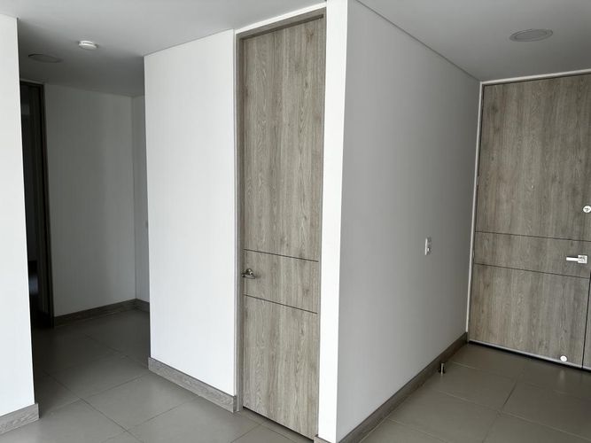 Apartamento de 2 alcobas en venta en La Flora, Cali, 83 m² · foto 3 de 24