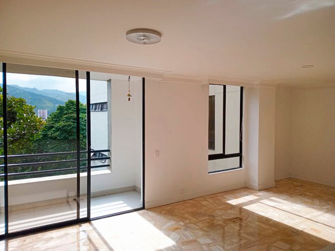 Apartamento de 3 alcobas en arriendo en El Poblado, Medellín, 110 m² · foto 2 de 17