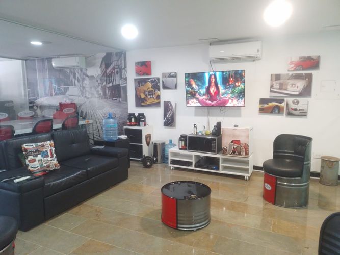 Oficina en arriendo en El Poblado, Medellín, 365 m² · foto 3 de 10