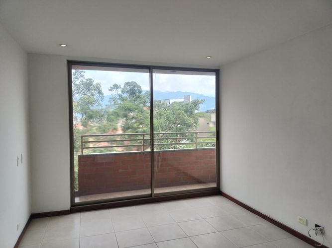 Apartamento de 2 alcobas en arriendo en El Poblado, Medellín, 78 m² · foto 4 de 13