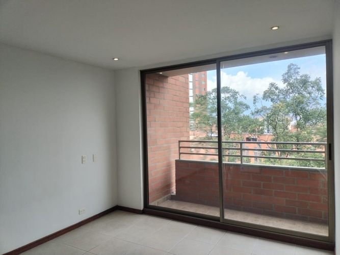 Apartamento de 2 alcobas en arriendo en El Poblado, Medellín, 78 m² · foto 3 de 13