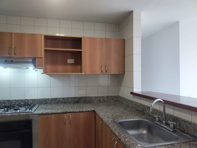 Apartamento de 2 alcobas en arriendo en El Poblado, Medellín, 78 m² · foto 6 de 13