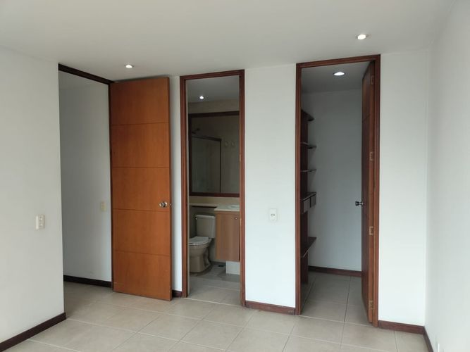 Apartamento de 2 alcobas en arriendo en El Poblado, Medellín, 78 m² · foto 7 de 13