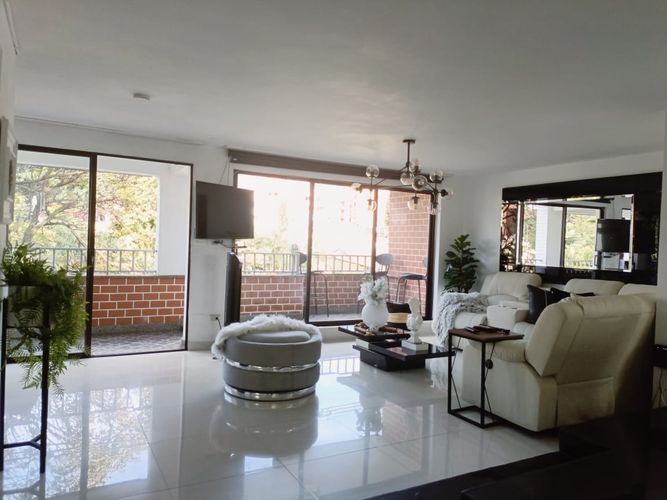 Apartamento de 2 alcobas en venta en Belén, Medellín, 122 m² · foto 2 de 18