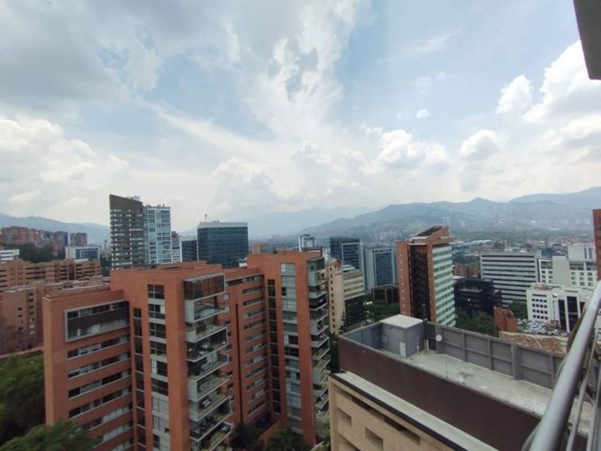 Apartamento de 3 alcobas en arriendo en El Poblado, Medellín, 139 m² · foto 8 de 17