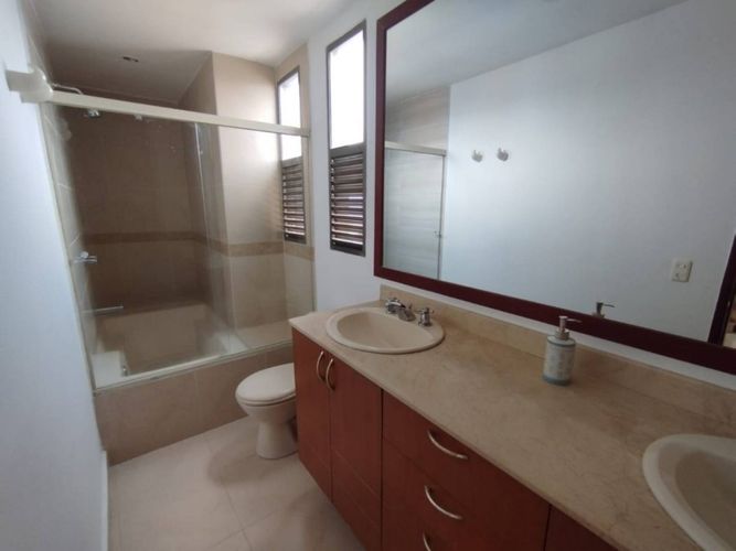 Apartamento de 3 alcobas en arriendo en El Poblado, Medellín, 139 m² · foto 13 de 17