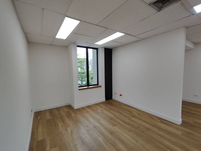 Oficina en arriendo en Milla De Oro, Medellín, 130 m² · foto 4 de 13