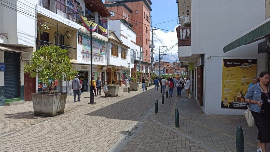 Local en venta en El Porvenir, Rionegro, 86 m² · foto 3 de 4