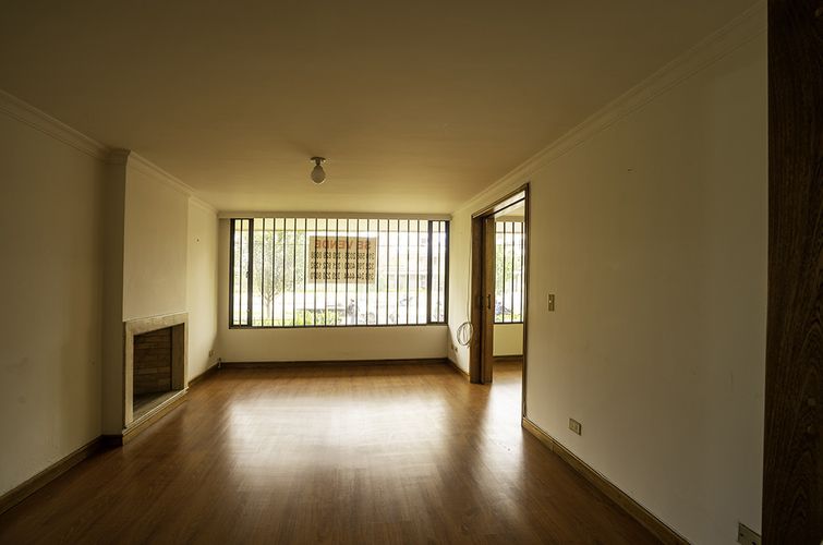 Apartamento de 4 alcobas en venta en Chico Norte, Bogotá, 160 m² · foto 3 de 6