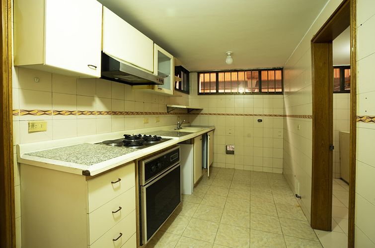 Apartamento de 4 alcobas en venta en Chico Norte, Bogotá, 160 m² · foto 5 de 6