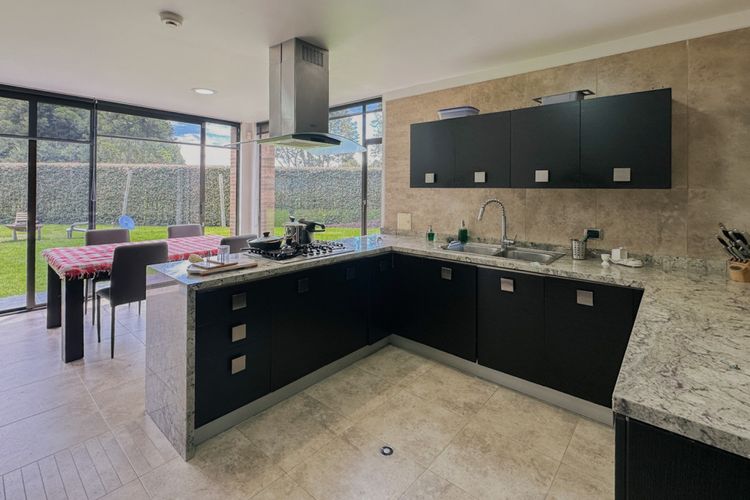 Casa de 4 alcobas en venta en Guaymaral, Bogotá, 392 m² · foto 8 de 24